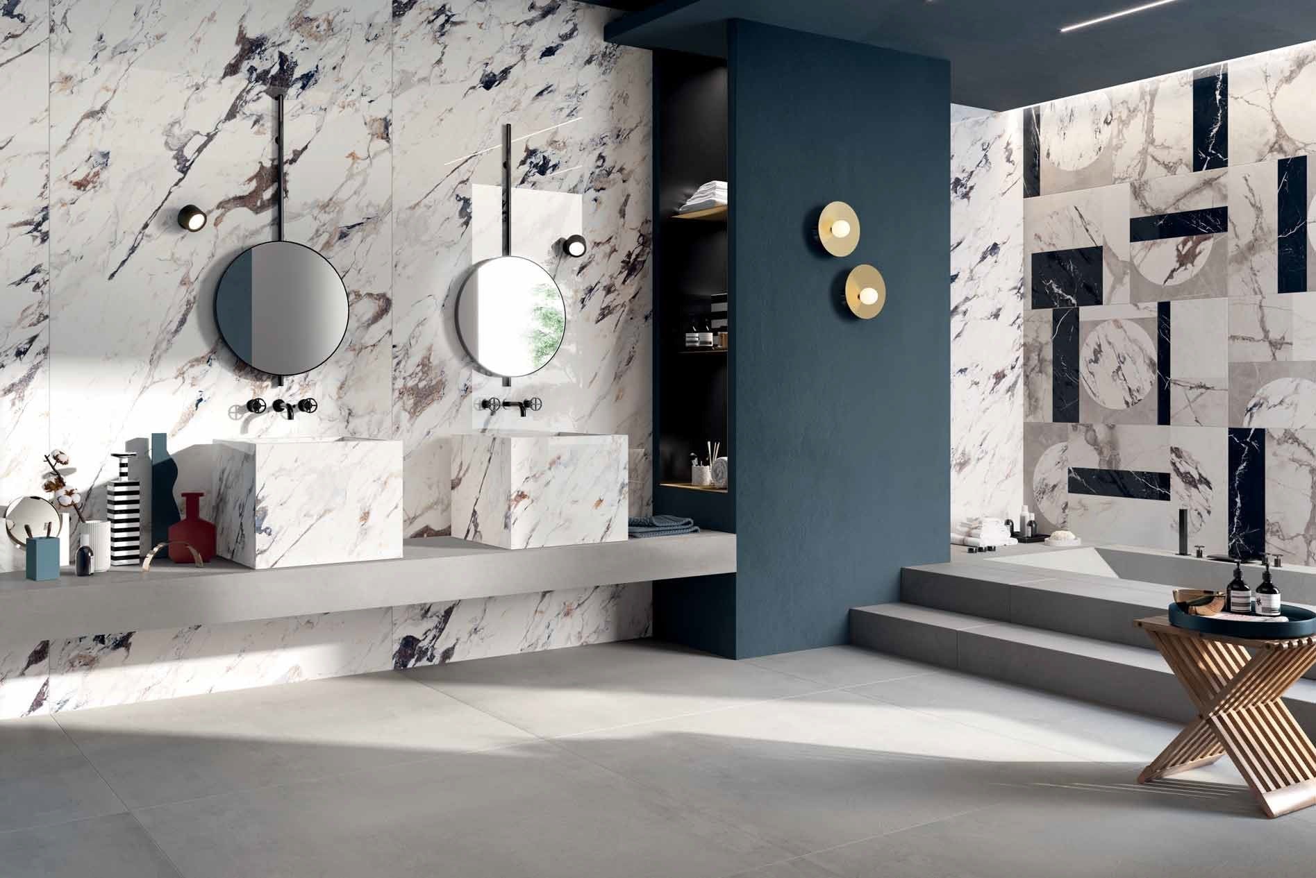Baie modernă cu accente marmură | Inspirație Baie Modern