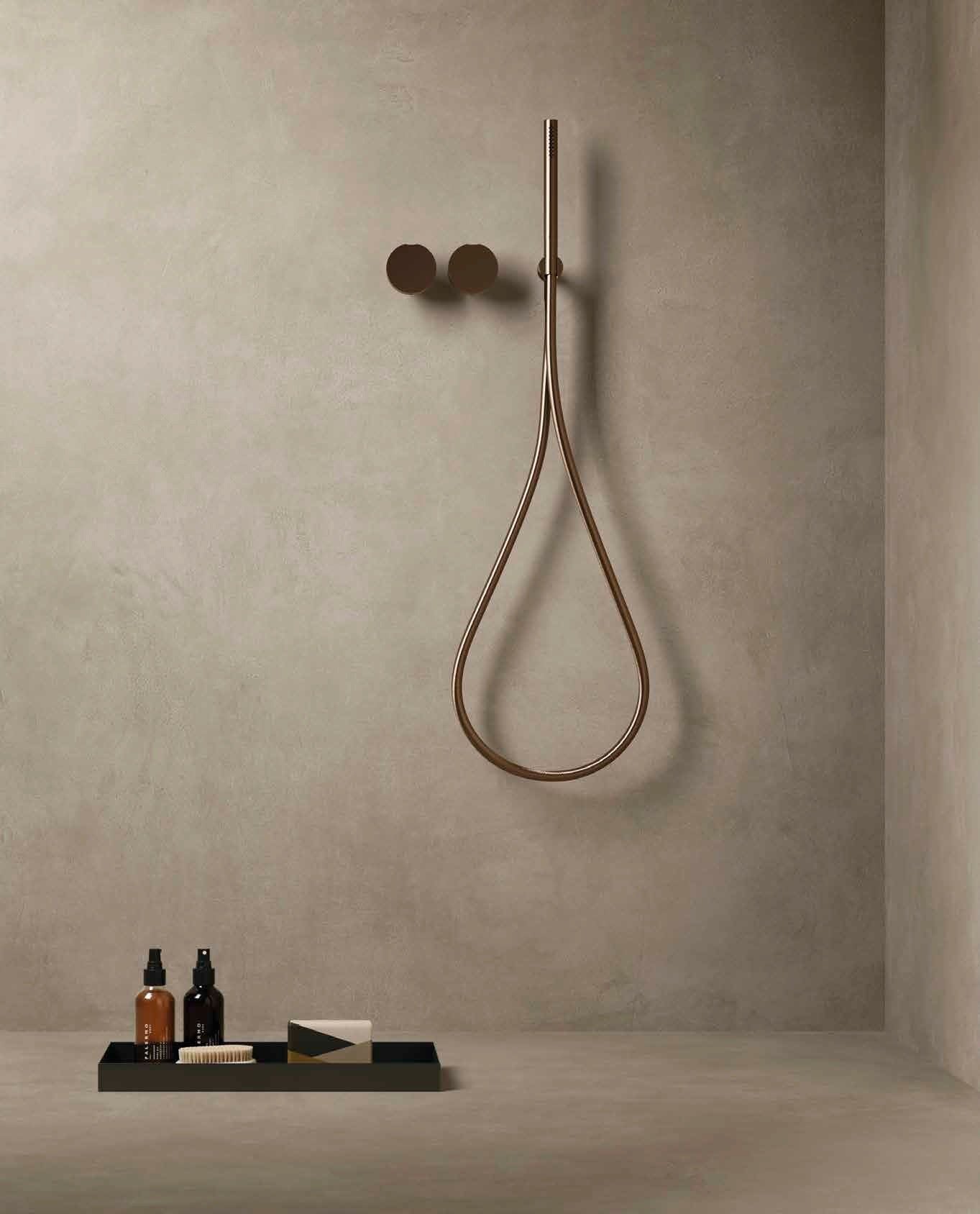 Duș minimalist cu beton cald | Inspirație Baie Modern