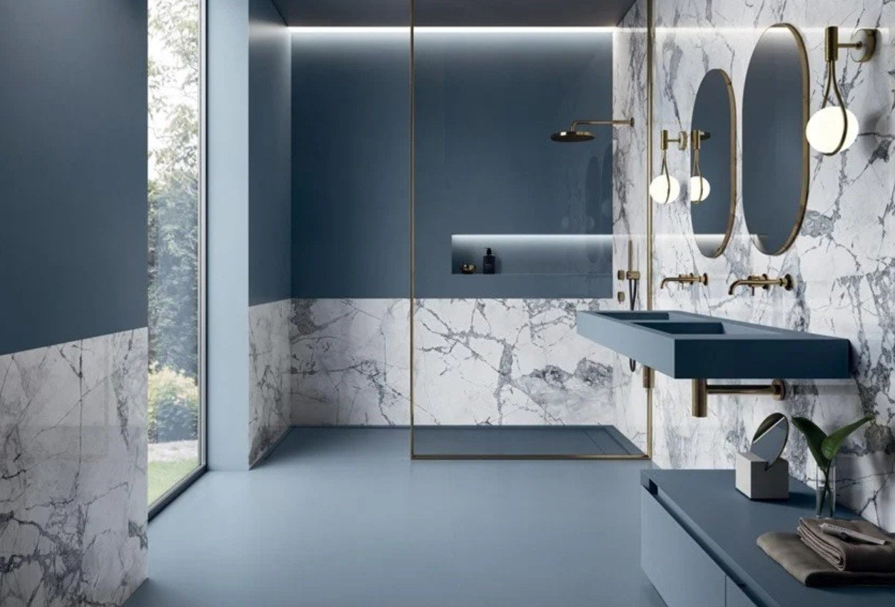Baie modernă în tonuri reci | Inspirație Baie Minimalist