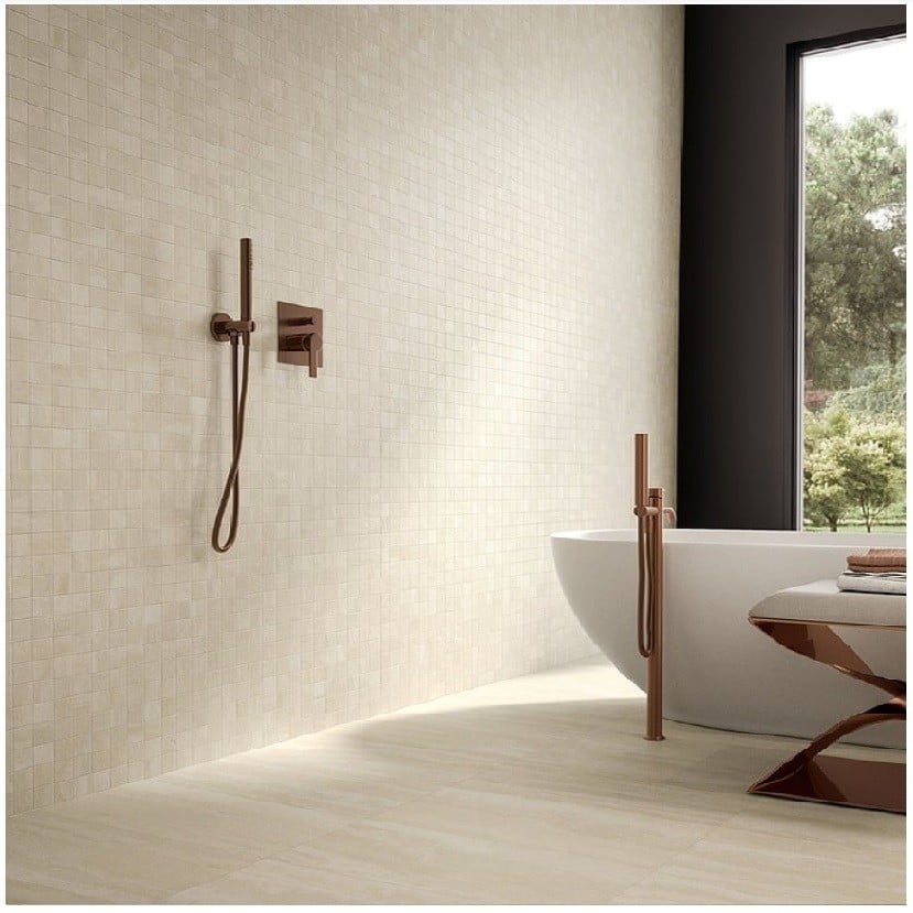 Baie spa cu accente calde | Inspirație Baie Minimalist