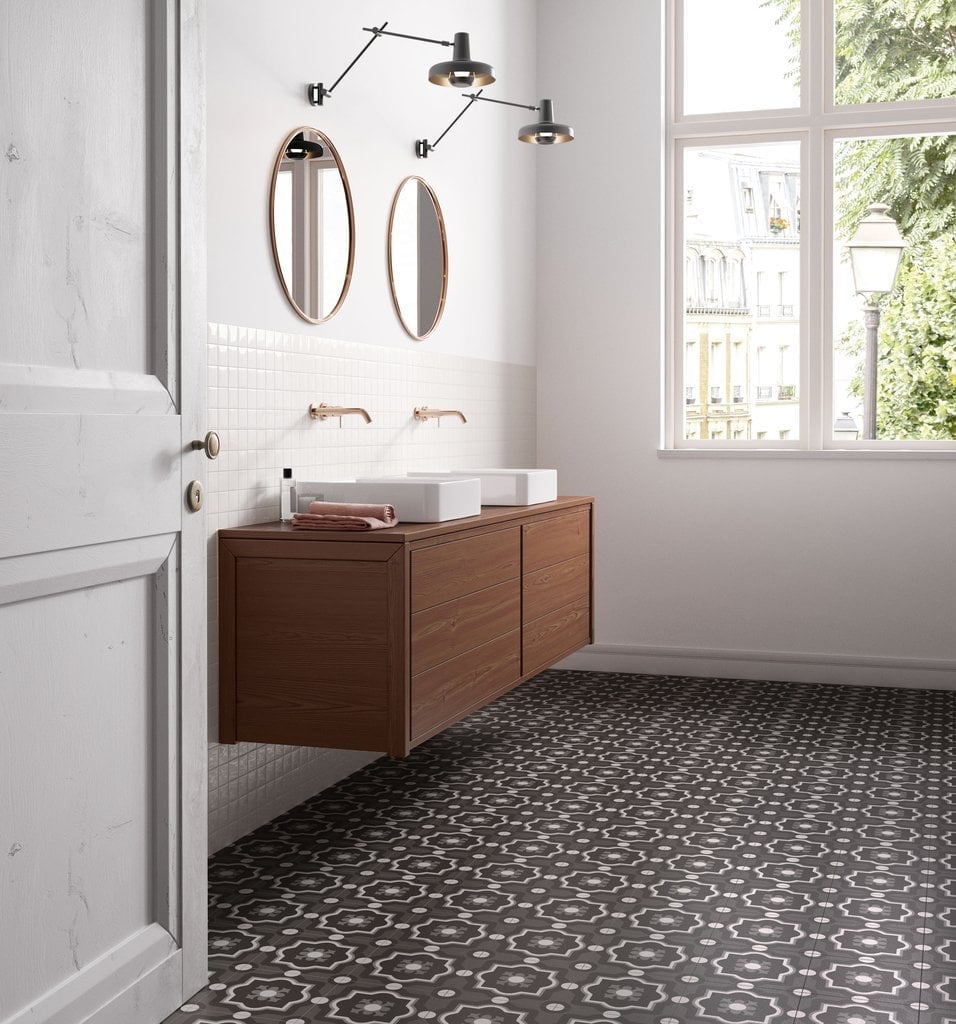 Baie eclectic-chic cu ritm vizual | Inspirație Baie Modern