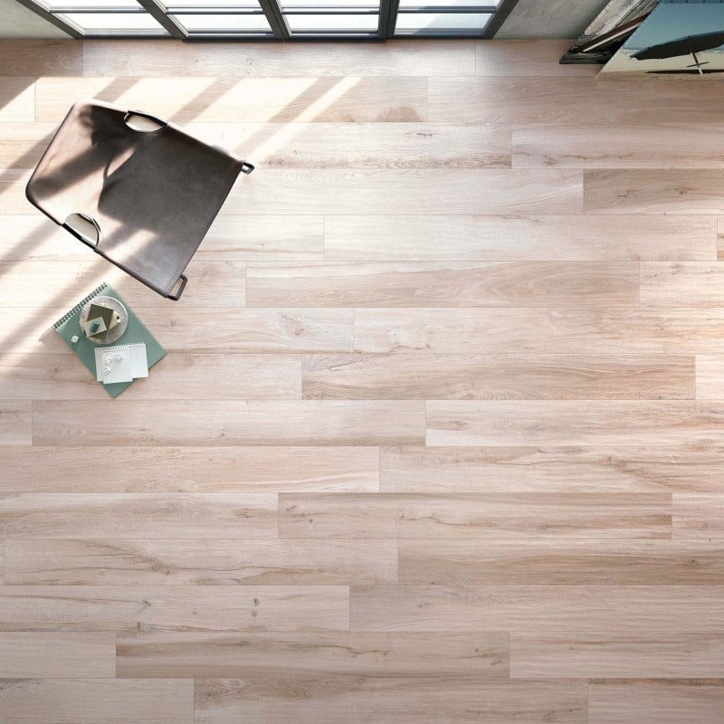 Living luminos cu esență de lemn | Inspirație Baie Minimalist