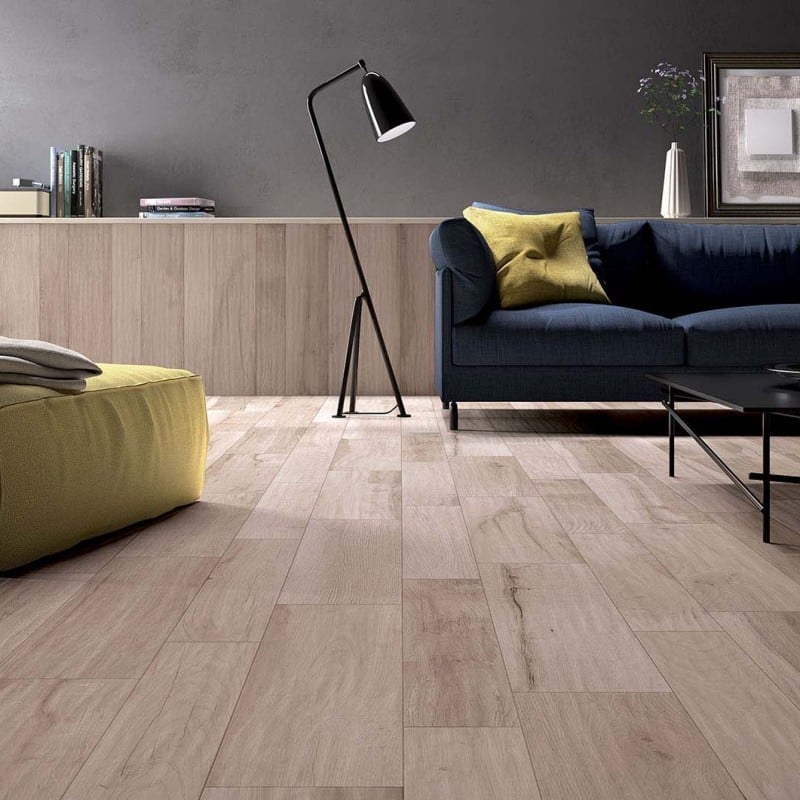 Living modern cu texturi calde