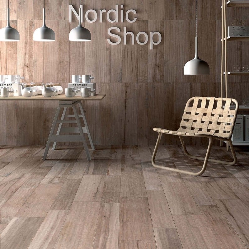 Shop interior cu lemn cald | Inspirație Baie Minimalist
