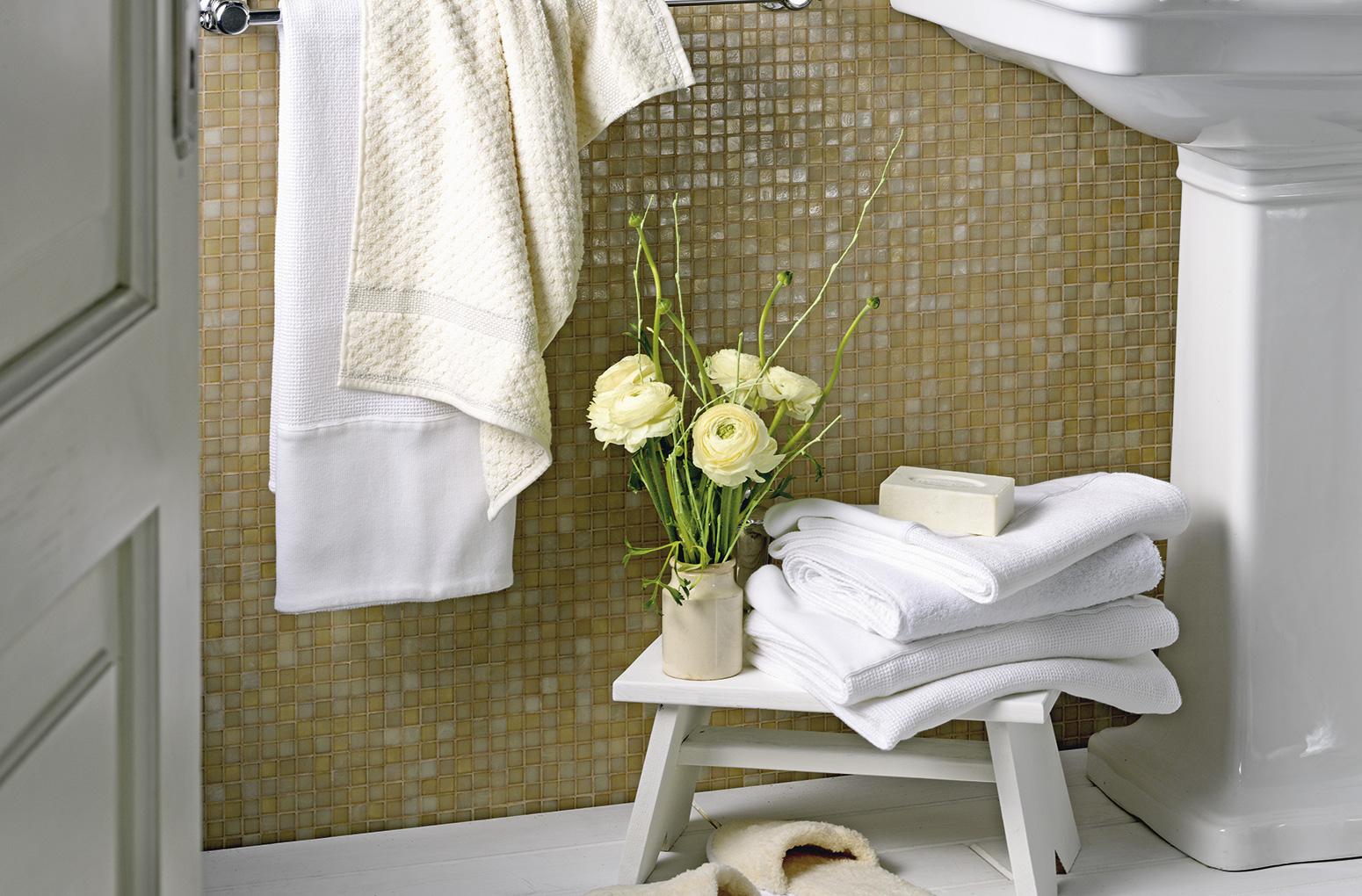 Baie caldă, în tonuri discrete | Inspirație Baie Modern