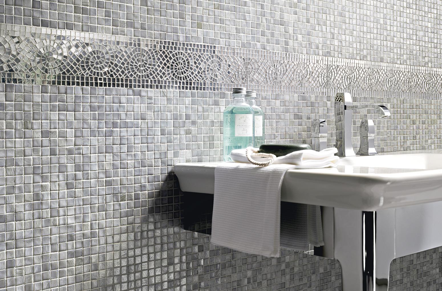 Baie rafinată cu mozaic perlat | Inspirație Baie Modern