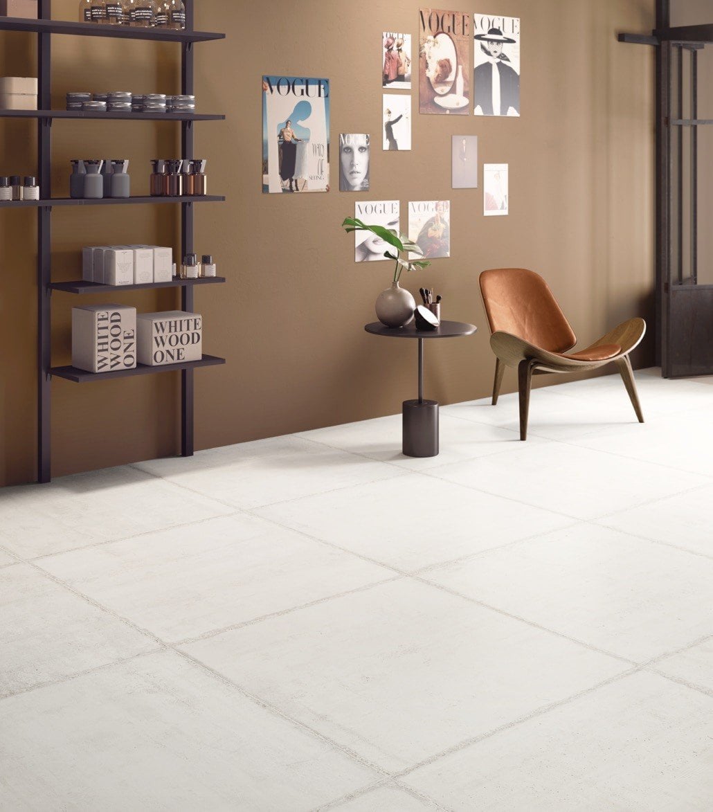 Hol urban cu accente calde | Inspirație Baie Modern