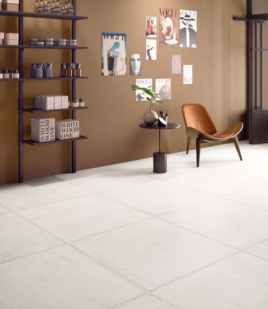 Living urban cu accente calde | Inspirație Baie Modern
