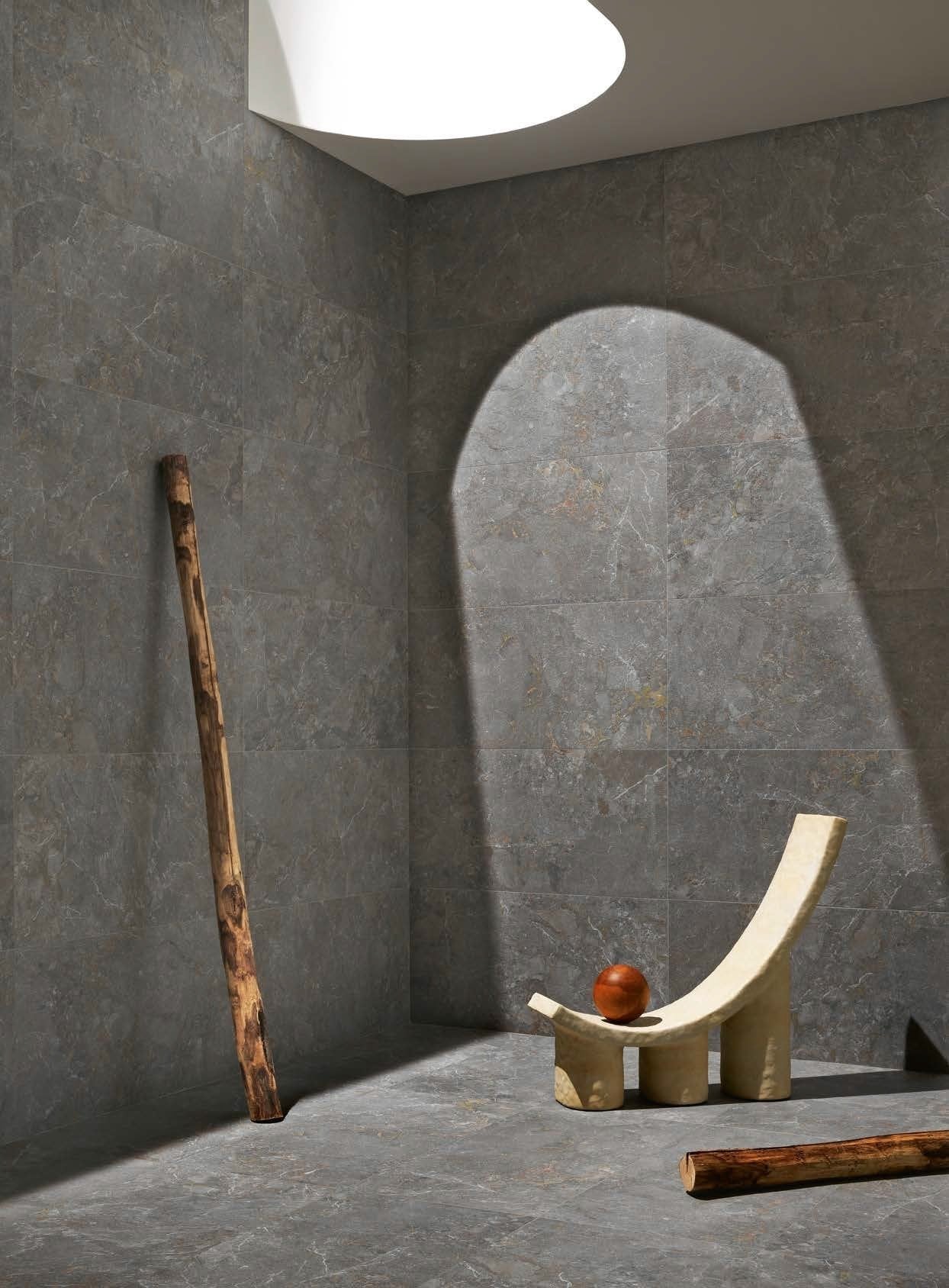 Minimalism texturat în piatră | Inspirație Baie Modern