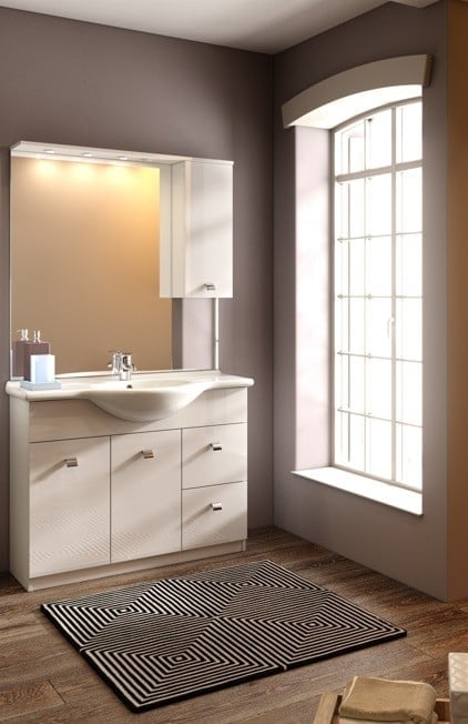 Baie caldă, lumină naturală | Inspirație Baie Modern