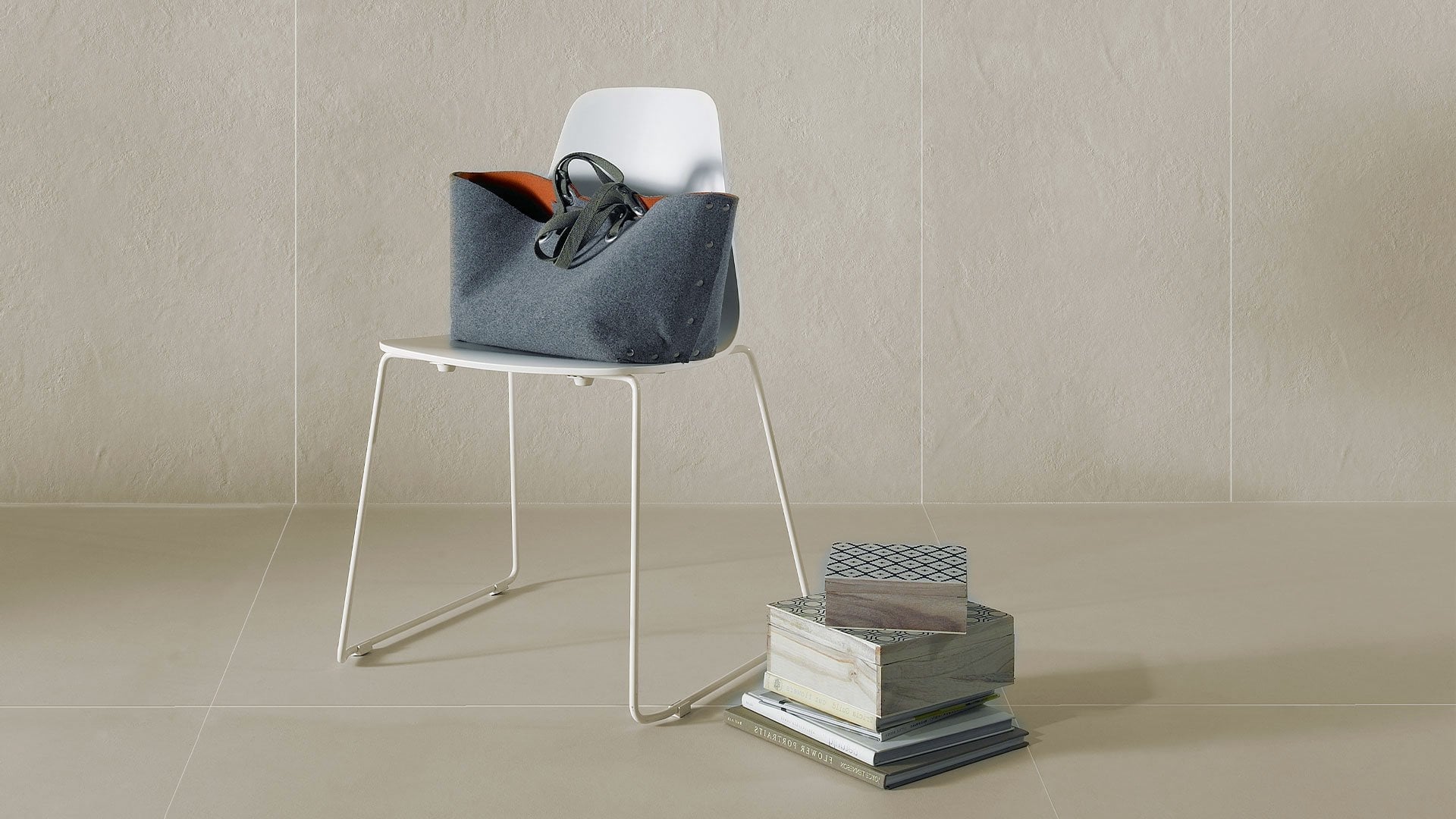 Hol minimalist în tonuri calde | Inspirație Baie Modern