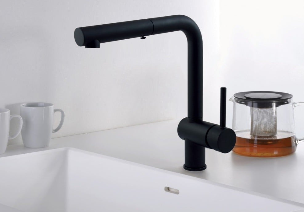 Bucătărie minimalistă în alb și negru | Inspirație Bucătărie Modern