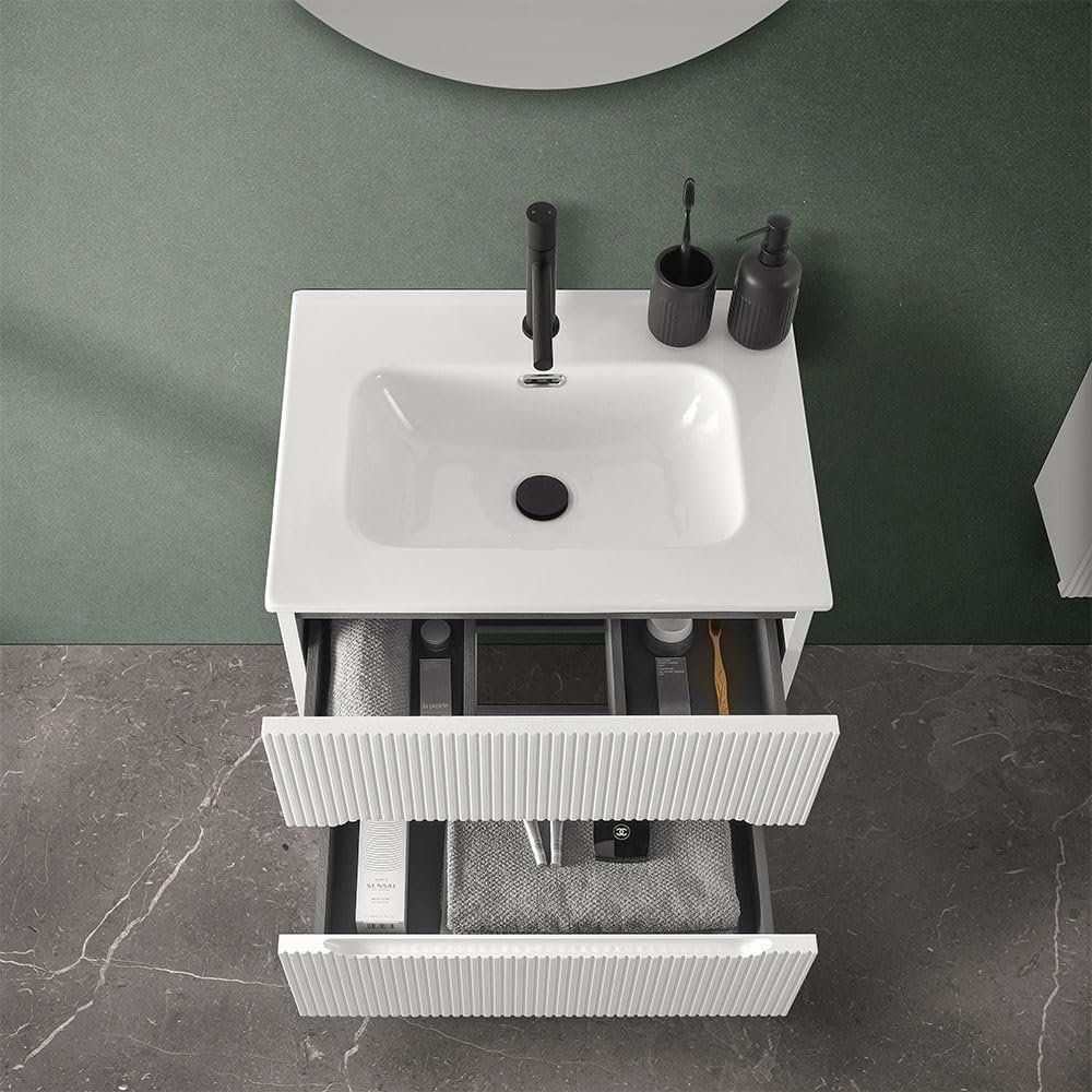 Baie modernă cu accente marmorate | Inspirație Baie Minimalist