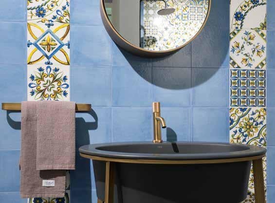 Baie mediteraneană cu accente albastre | Inspirație Baie Modern