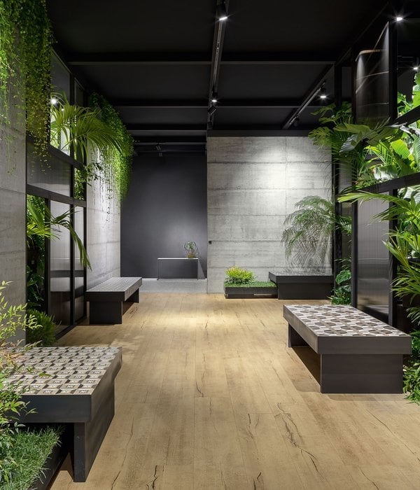 Hol urban cu oază de verdeață | Inspirație Hol Rustic