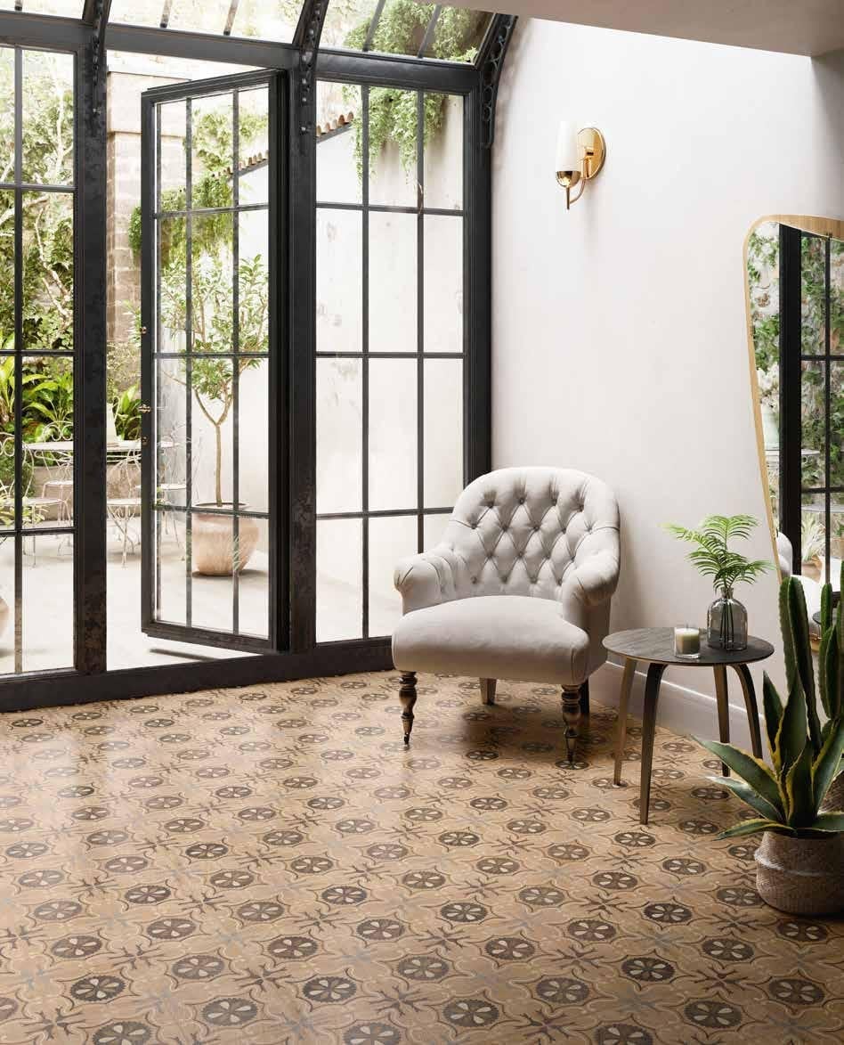 Hol de trecere cu lumină naturală | Inspirație Baie Modern