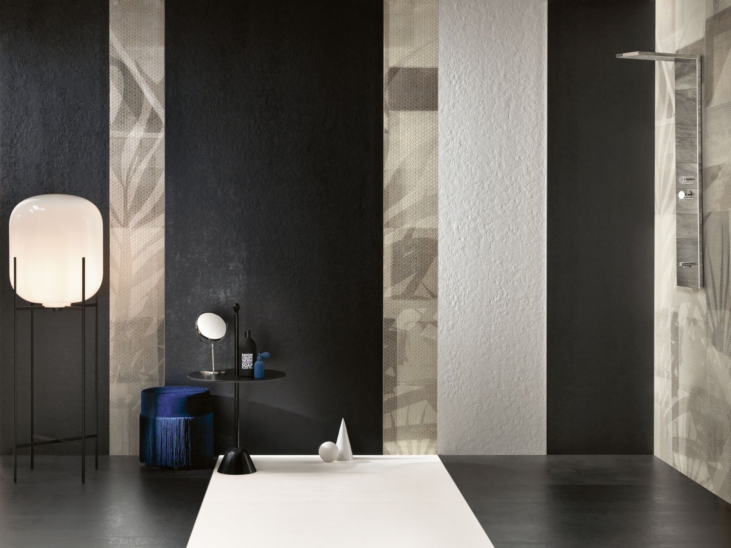 Duș modern în contraste puternice | Inspirație Baie Industrial