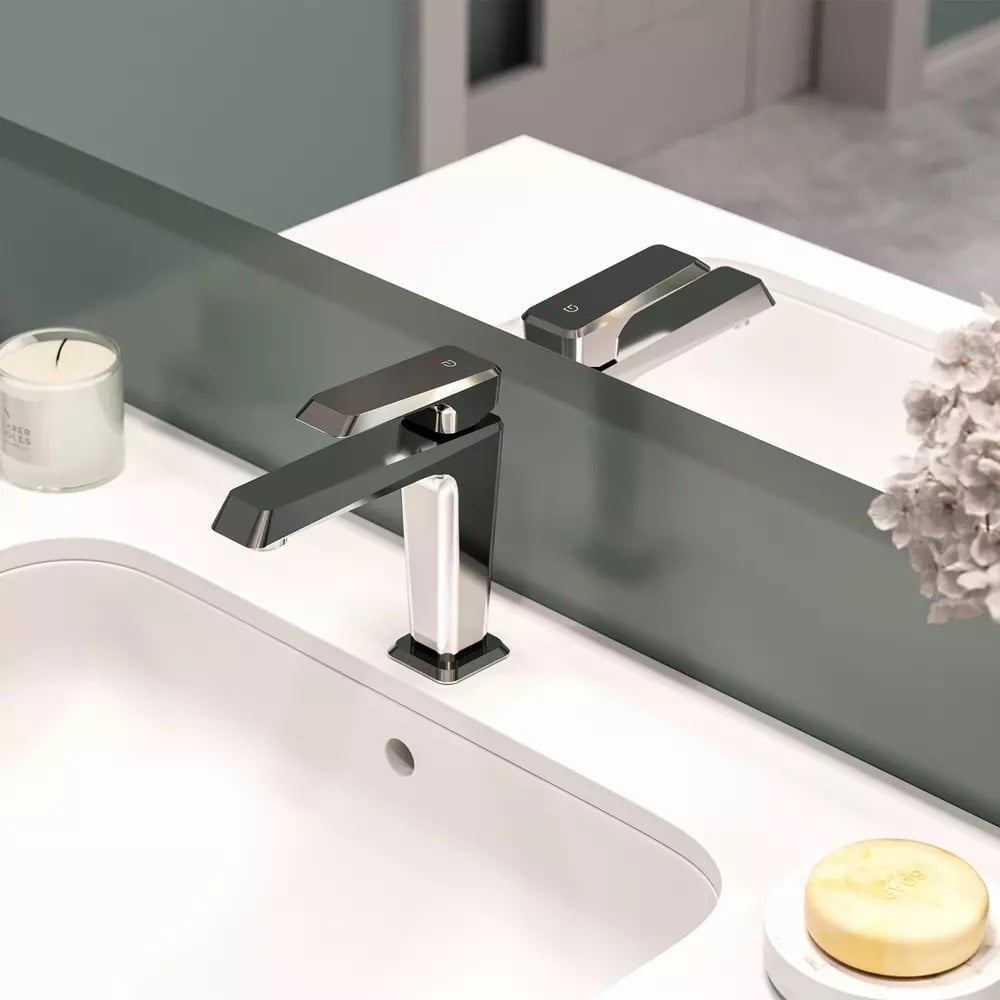Baie modernă, accente metalice | Inspirație Baie Modern