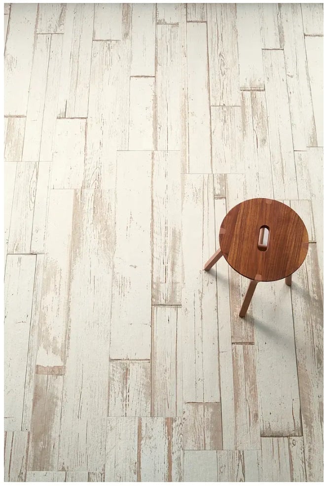 Pardoseală shabby chic luminoasă | Inspirație Baie Modern