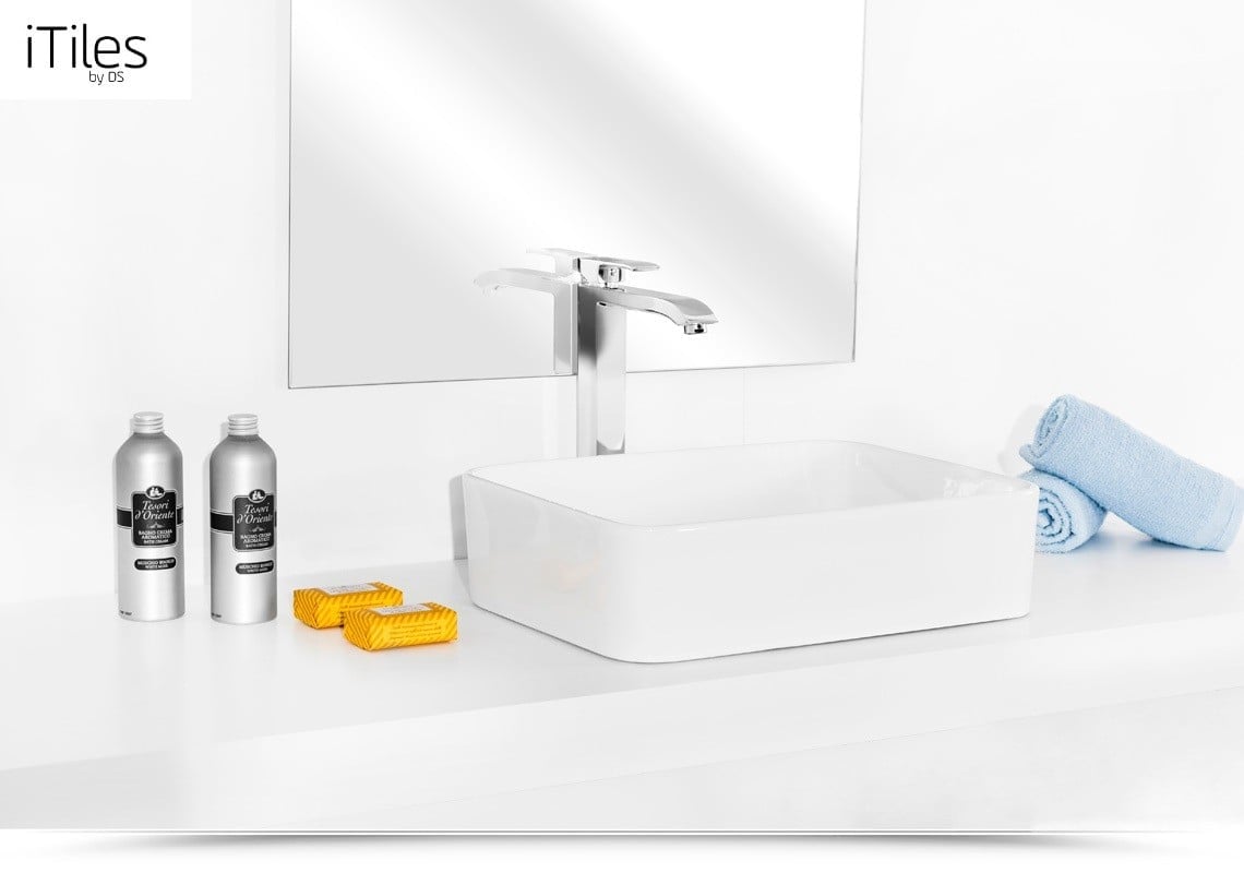 Baie minimalistă, luminozitate pură | Inspirație Baie Modern