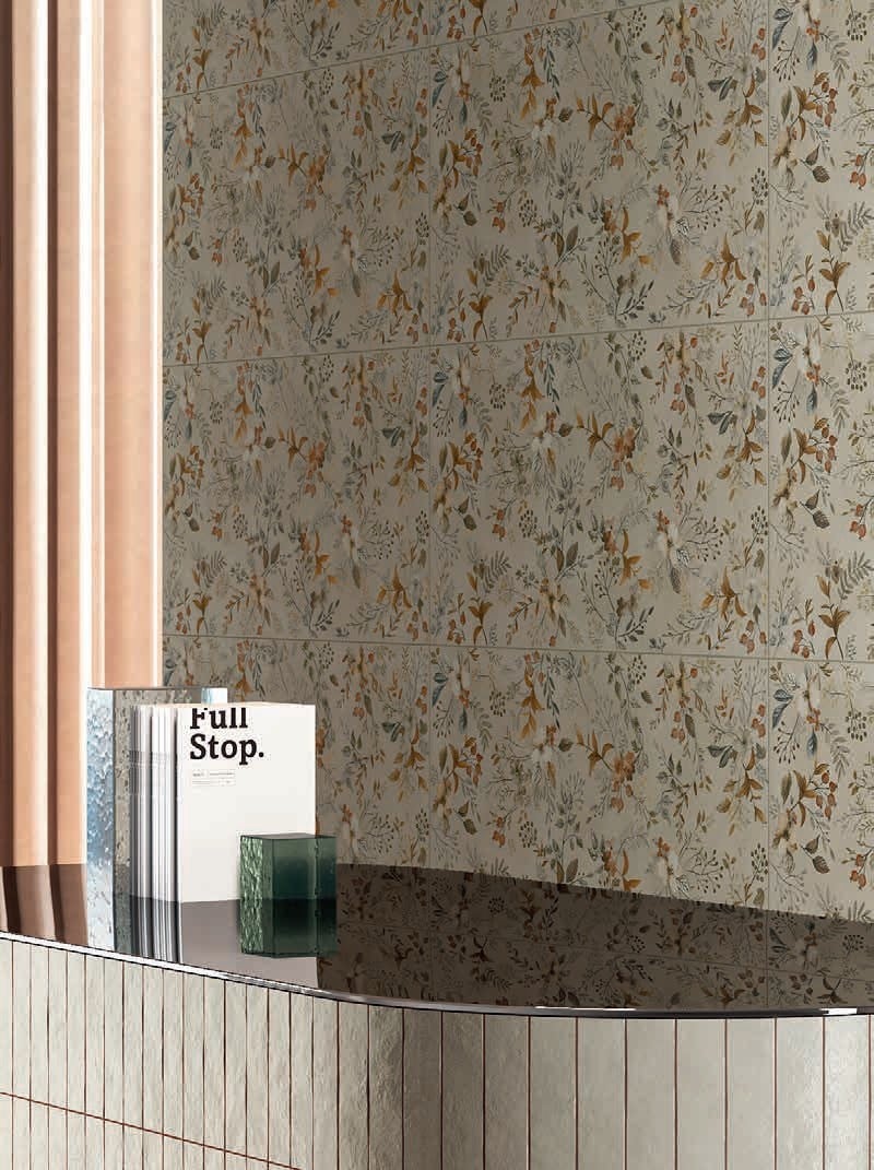 Hol de primire cu accente florale | Inspirație Baie Modern