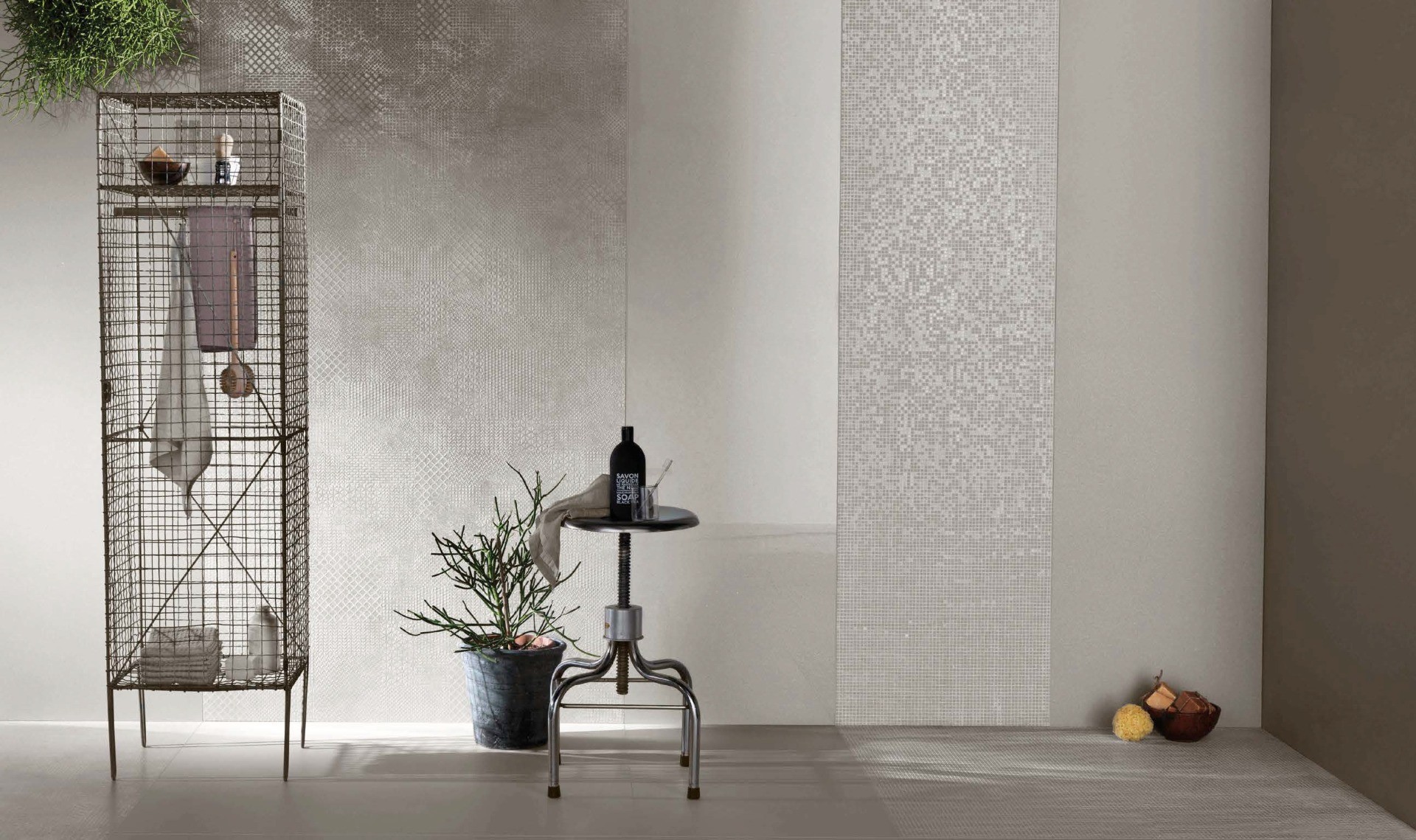 Baie industrială cu accente calde | Inspirație Baie Minimalist
