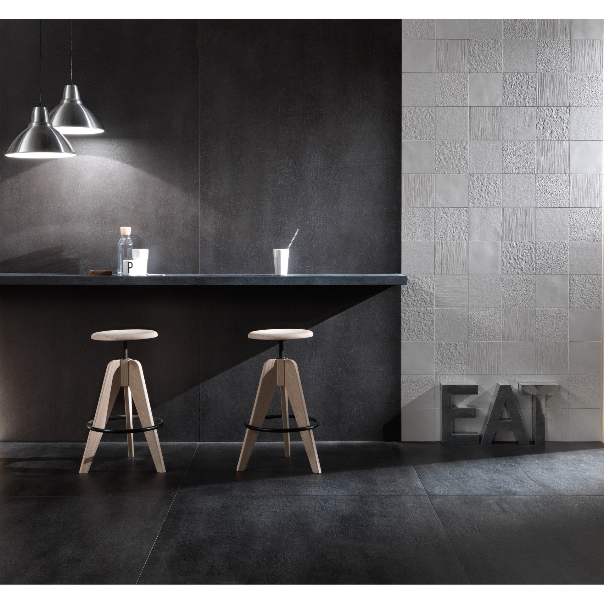 Bar urban cu texturi contrastante | Inspirație Baie Industrial