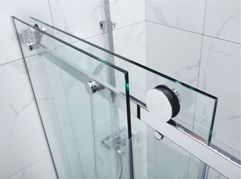 Duș modern cu accente albe | Inspirație Baie Modern