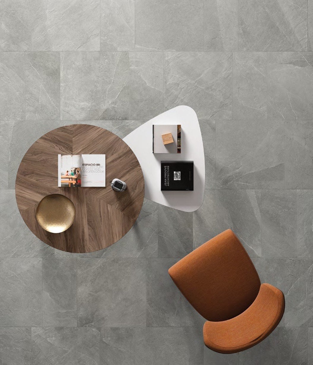 Living minimalist în gri și lemn | Inspirație Living Modern