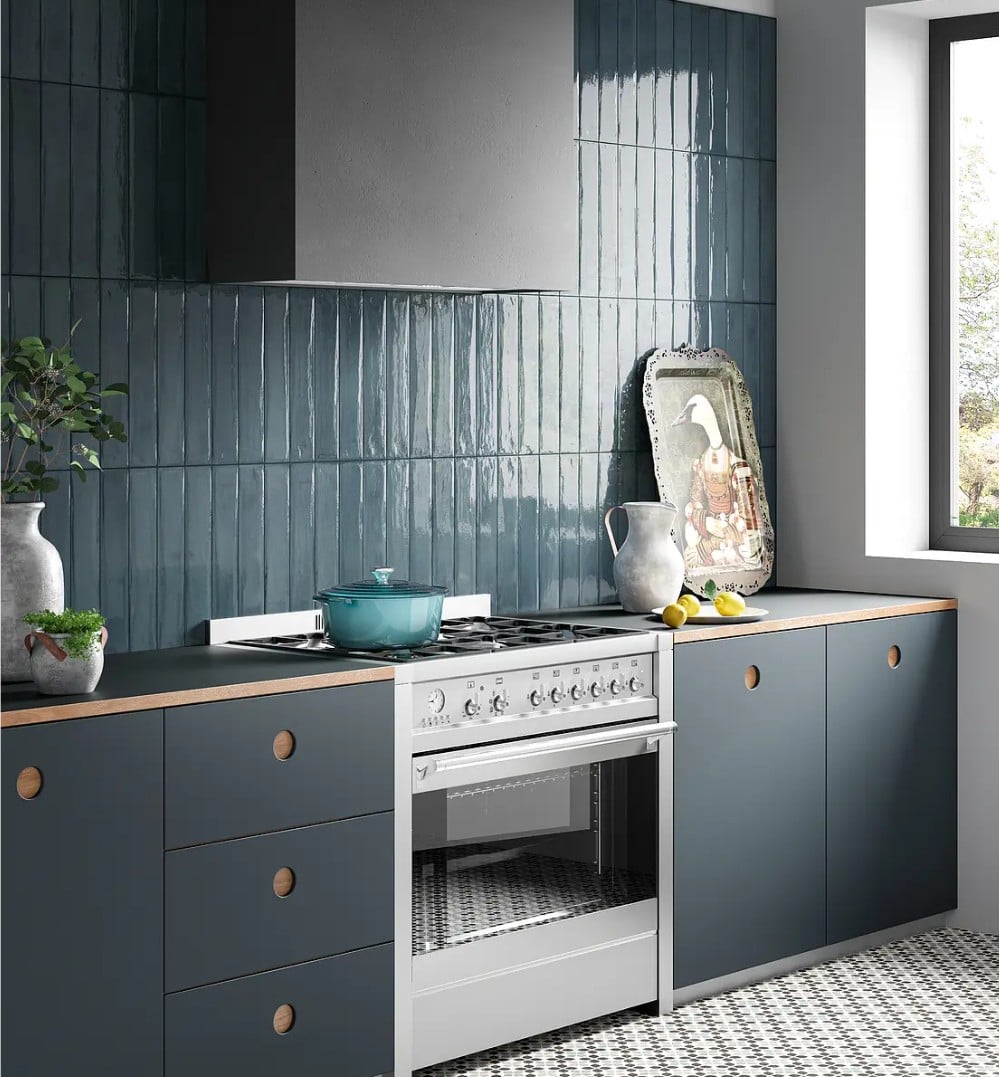 Bucătărie urbană cu accente albastre | Inspirație Bucătărie Modern