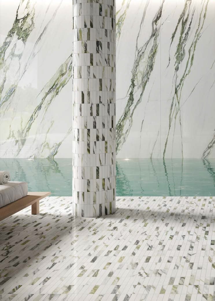 Piscina interioară în marmură verde | Inspirație Baie Modern
