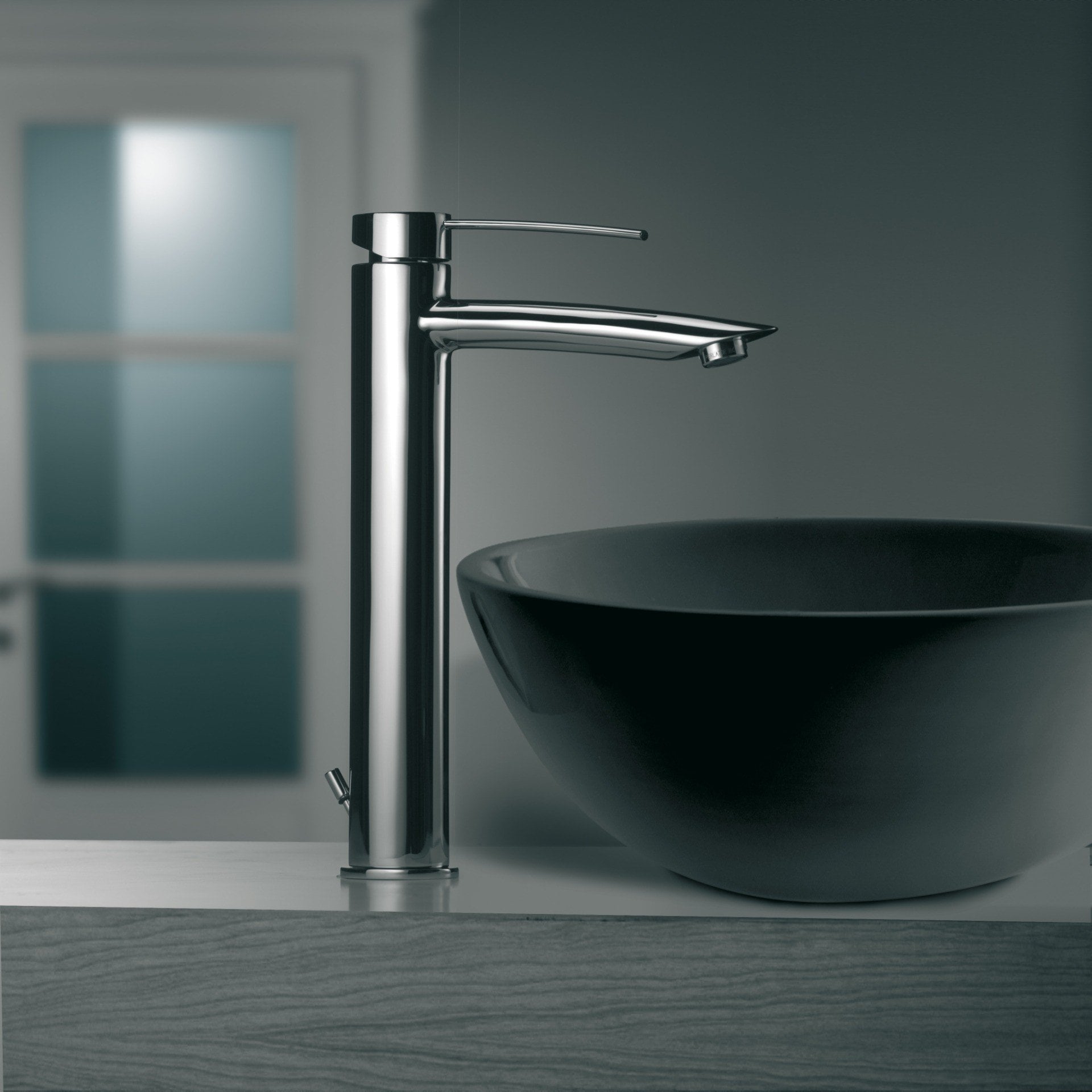 Baie modernă cu accente metalice | Inspirație Baie Modern