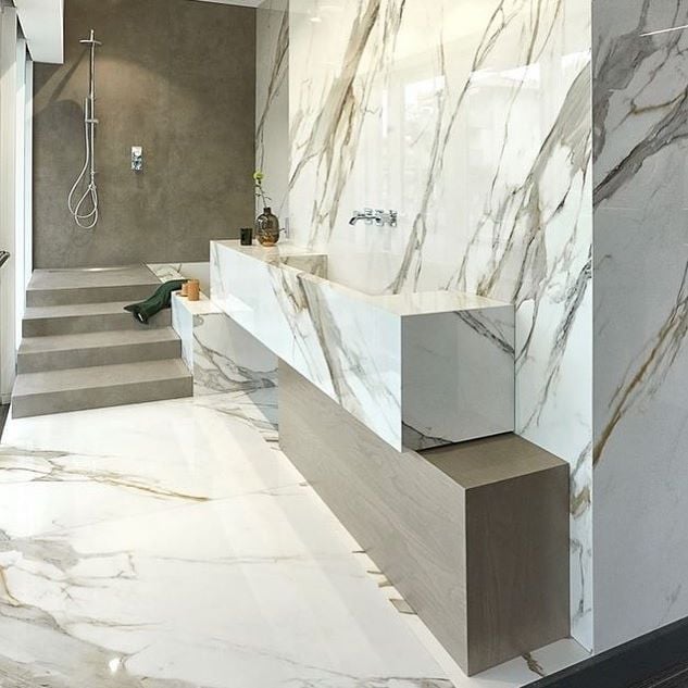 Baie spa cu accente de marmură | Inspirație Baie Minimalist