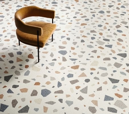 Hol luminos, cu accente ludice | Inspirație Baie Minimalist