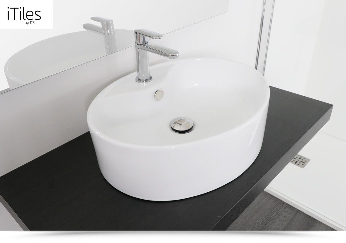 Baie minimalistă, contrast elegant | Inspirație Baie Modern