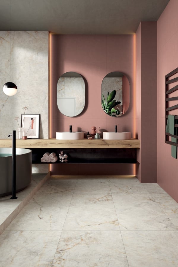 Baie modernă cu accente roz | Inspirație Baie Modern