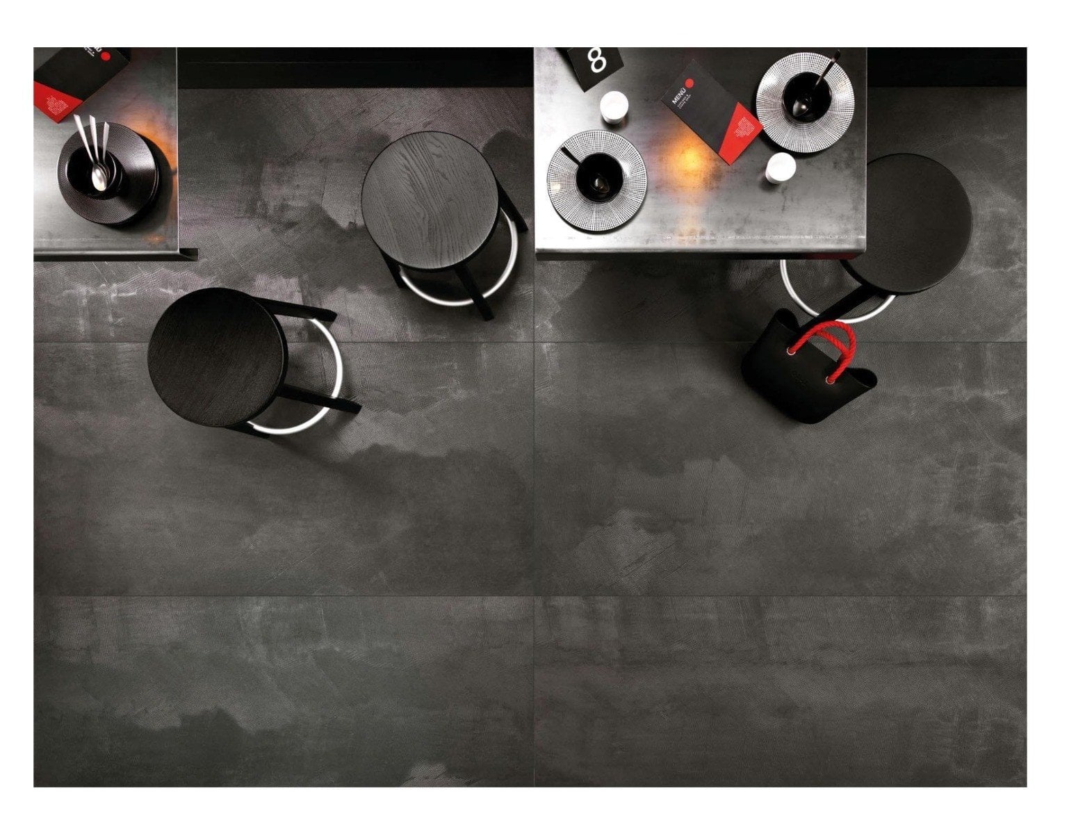 Bar urban cu accente discrete | Inspirație Baie Minimalist